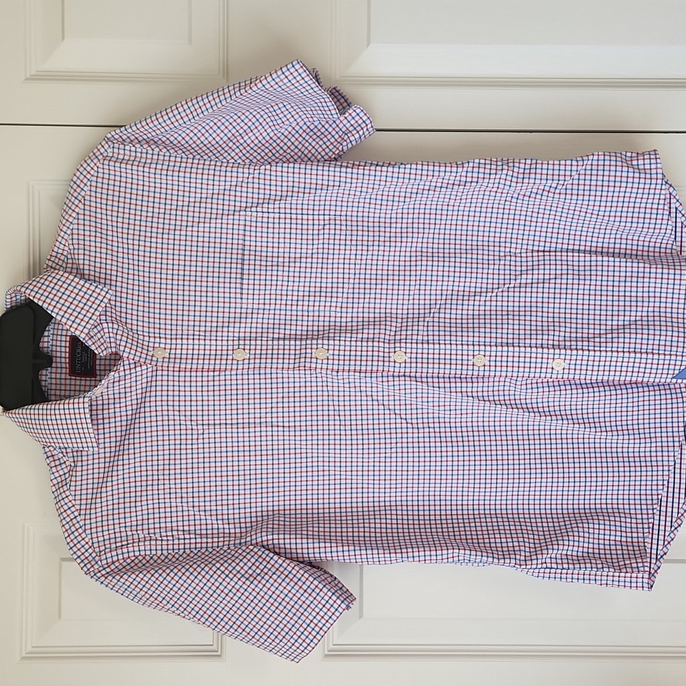 Untuckit Button Down Short Sleeved Shirt. Size Small.